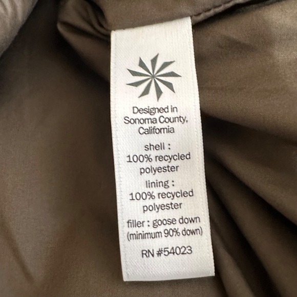 Athleta Responsible Goose Down Quilted Puffer Jacket S Athleisure Quiet Luxury - Picture 8 of 10